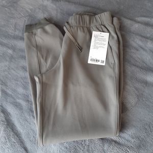 Lululemon On The Fly Jogger 6 Sage